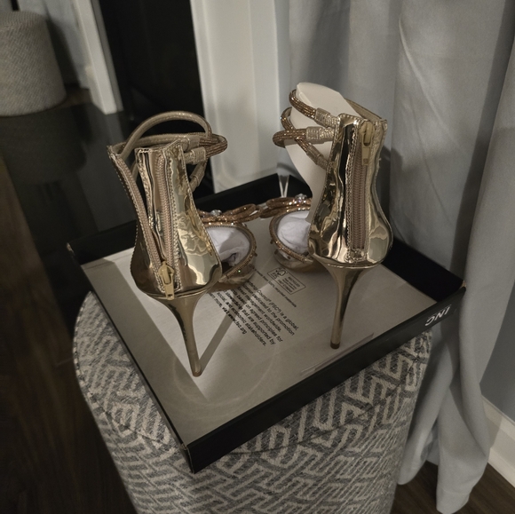 Shoes - Picture 7 of 9